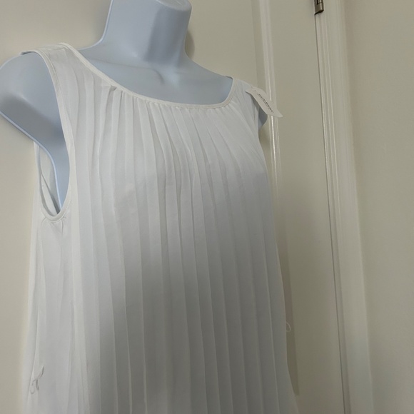 Banana Republic NWT Pleated White Dress -Size 8 - Picture 3 of 6